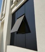 Curtain wall window with middle single shutter