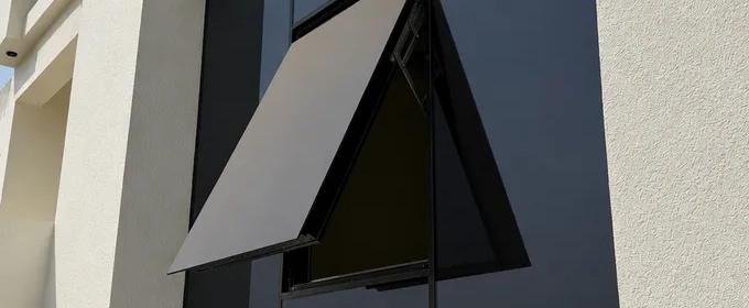 Curtain wall window with middle single shutter