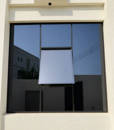 Curtain wall window with middle single shutter